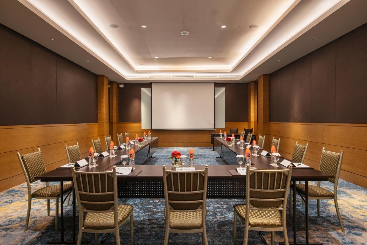 Vasa Hotel Surabaya Exteriör bild